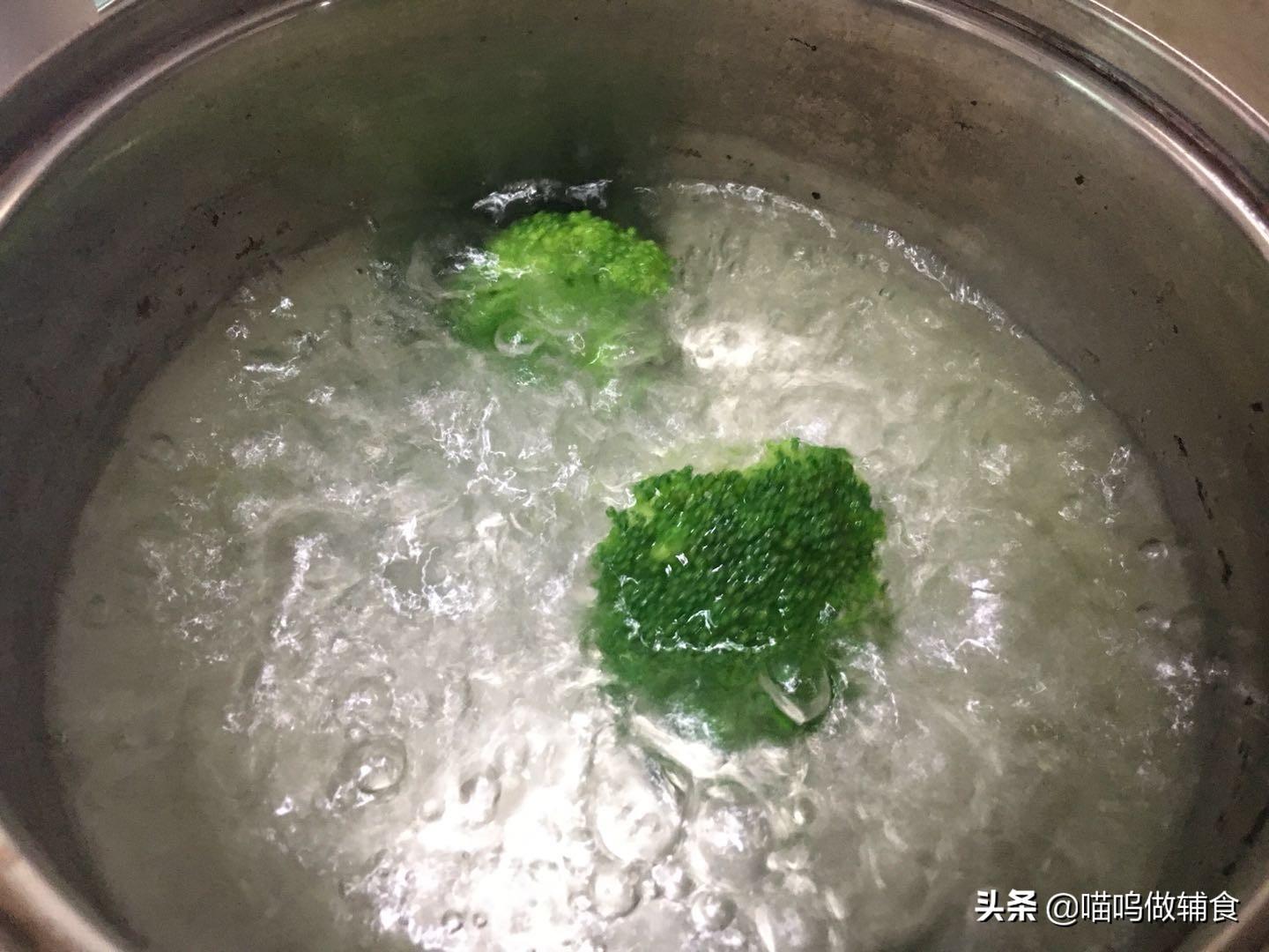 八个月的宝宝能否吃南瓜，营养与辅食添加的探讨