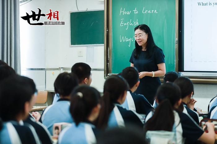 广东省施国荣老师，教育之光下的楷模