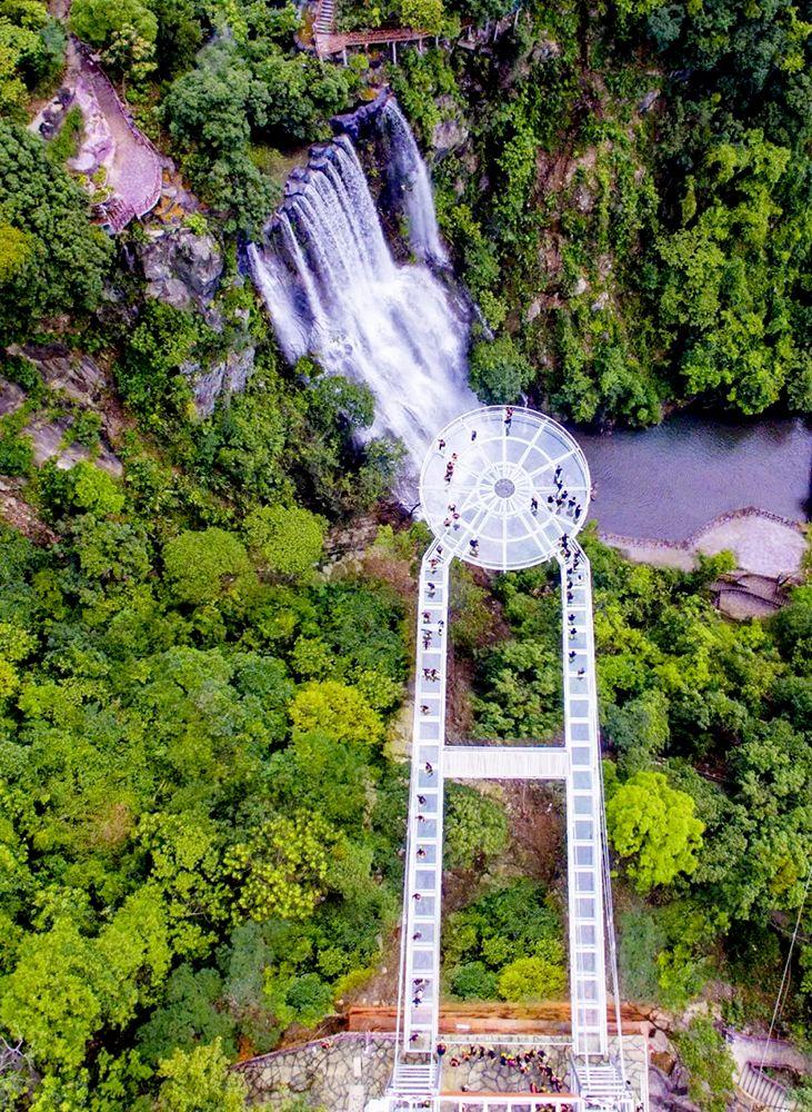 广东省高空玻璃桥，壮丽景观与独特体验的图片展示